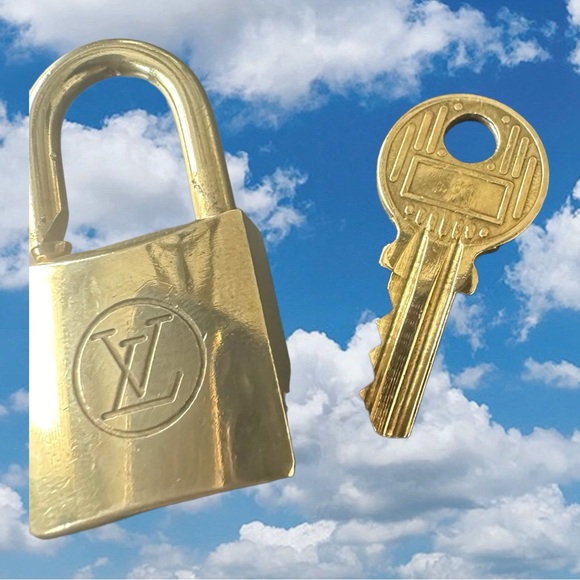 220 Authentic Louis Vuitton Lock with Key 200 Series Vintage - Picture 3 of 11